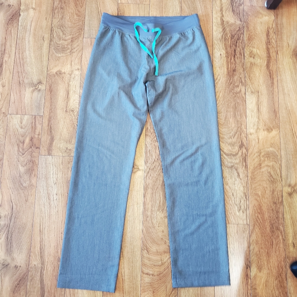 New FIGS Graphite Livingston Scrub Pants (Medium Tall)